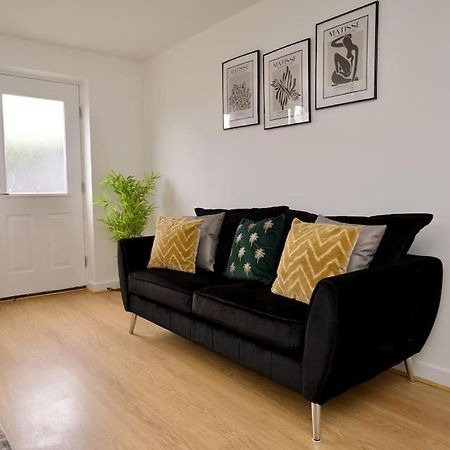 Willa Highley'S Nest - Fully Furnished Gem, Free Private Parking, Sky Tv & Netflix Coventry Zewnętrze zdjęcie
