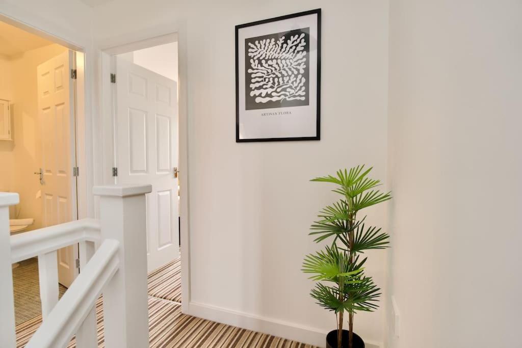 Willa Highley'S Nest - Fully Furnished Gem, Free Private Parking, Sky Tv & Netflix Coventry Zewnętrze zdjęcie