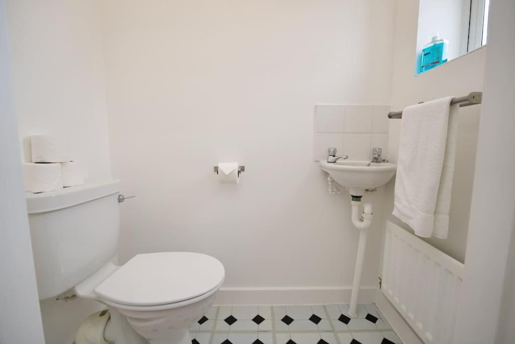 Willa Highley'S Nest - Fully Furnished Gem, Free Private Parking, Sky Tv & Netflix Coventry Zewnętrze zdjęcie