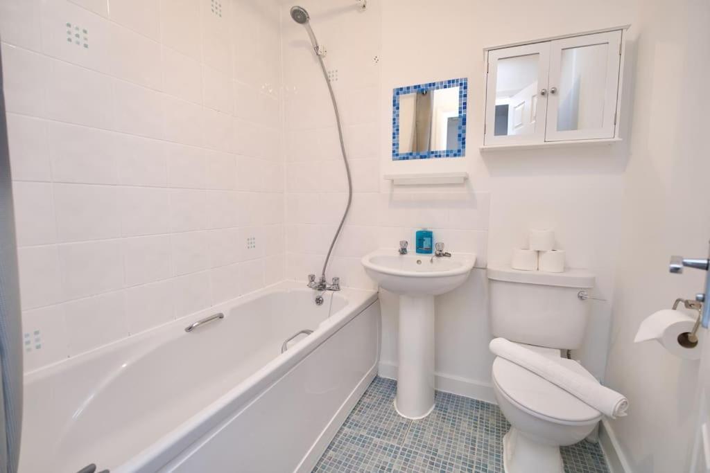 Willa Highley'S Nest - Fully Furnished Gem, Free Private Parking, Sky Tv & Netflix Coventry Zewnętrze zdjęcie